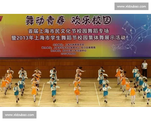 同心共舞展风采青春律动点燃集体舞比赛激情舞台校园梦想活力篇章